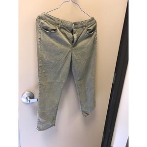 AE “jegging crop” green stretch skinny pants